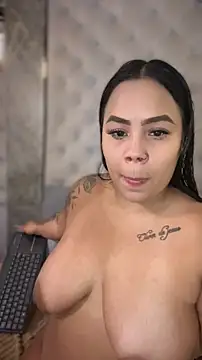 EmilyQueen3x webcam