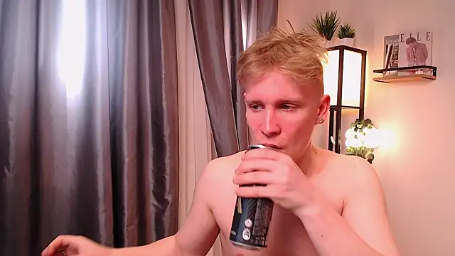 AlexxSweet webcam