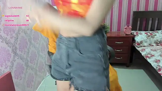 Mica_Jones webcam