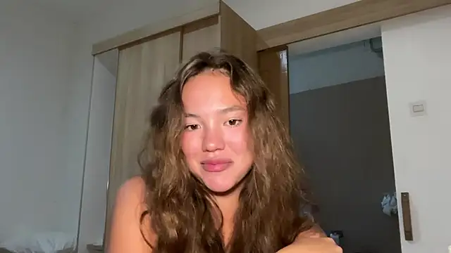 kamila_18_french webcam