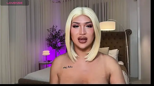 Your_Majesty_Tyra webcam