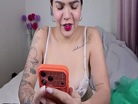FemmeFataleMonica webcam