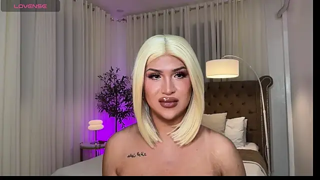 Your_Majesty_Tyra webcam