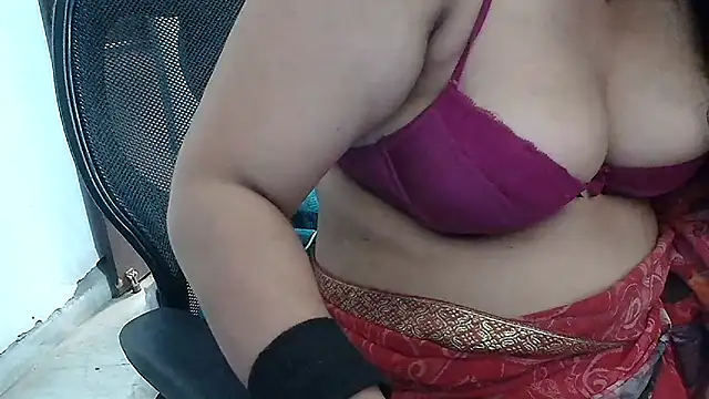 SimmiQueen_77 webcam
