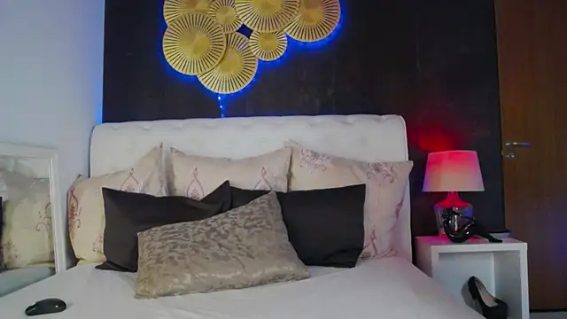 BellaKarma webcam