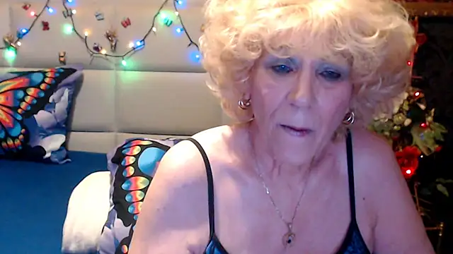 HappyWomanOn webcam