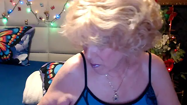HappyWomanOn webcam