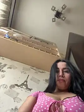 CrazzyChicks live sex cam