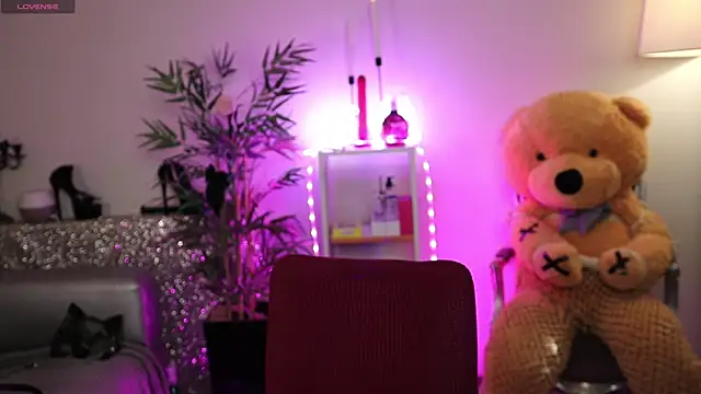 NovaHollisx