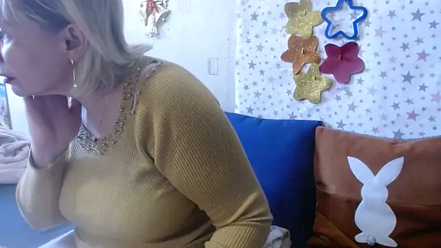 QueenLana Stripchat cam model