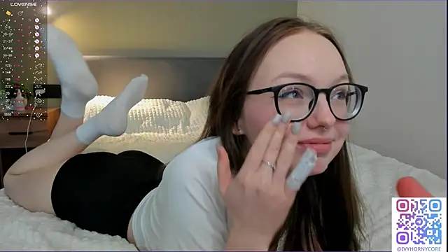 IvyHornyCoree webcam