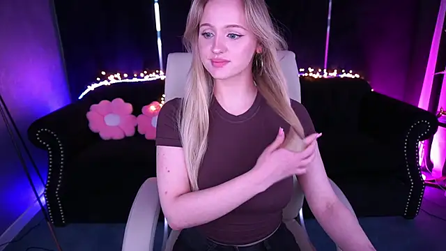 LylaYeess webcam