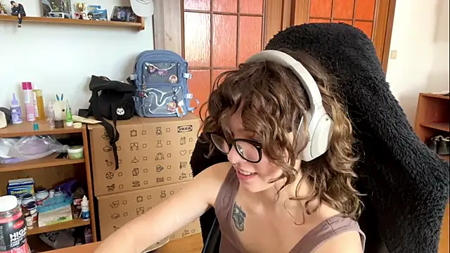 PillowPeachX webcam