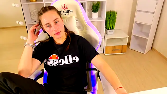 NadinnL webcam