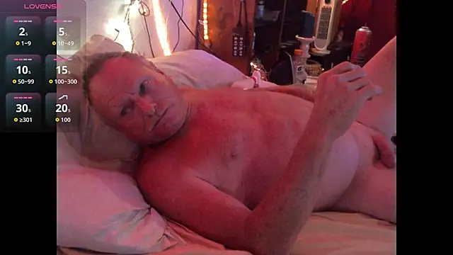 Pussyeat2please webcam