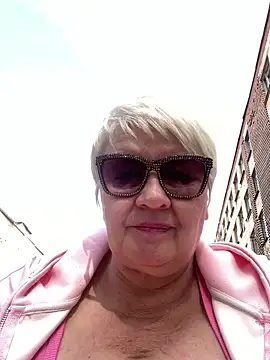 Laura_Miillf webcam