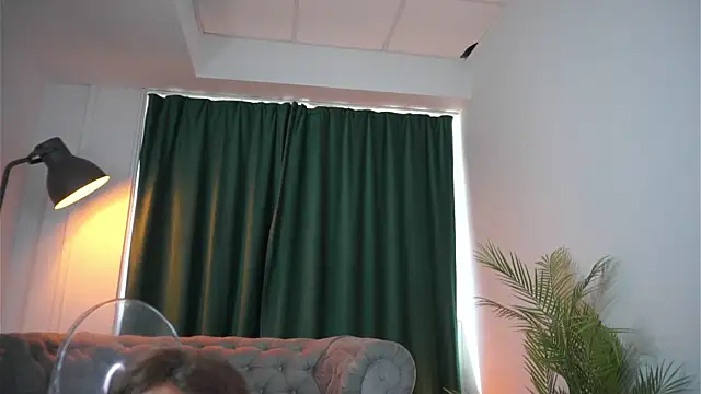TaraElliott webcam