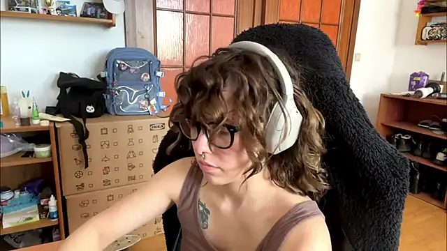 PillowPeachX webcam