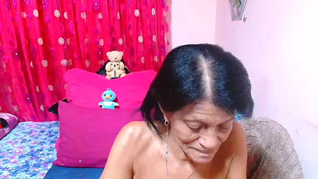 SLUTTYROXY webcam