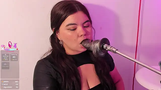klhoe_boobs