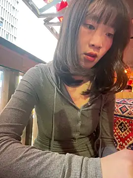 美女littleqiu在线直播