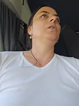 isabellecraft (F milf) - Lets play in the truck