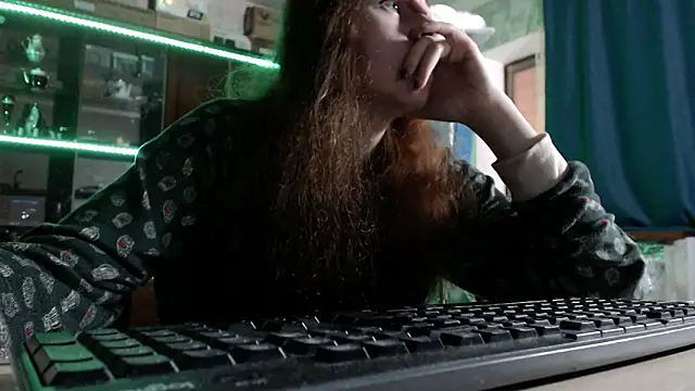 pa1e_pr1ncess (F young) - topless 3 min