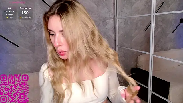 LulyDOLL webcam