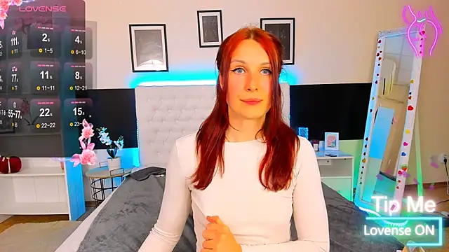 KiraNeeww webcam