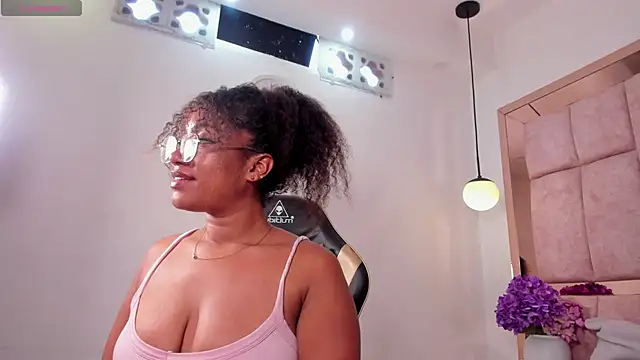 mia_rouxx1 webcam