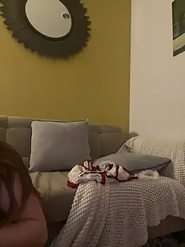 Webcam Model (cherryrosealiee)  is live.Free join now!