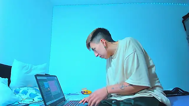 Sexyboy_666 webcam