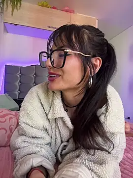 _Lucycherry webcam