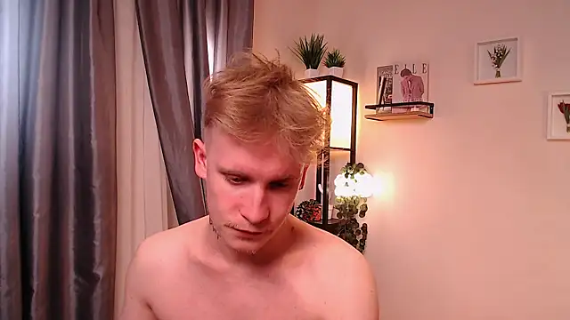 AlexxSweet webcam