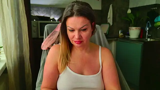 MishaMILF webcam