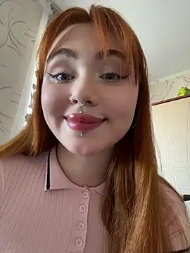 LunaMillie webcam