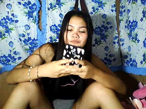 PinaySkinnyJust18 webcam