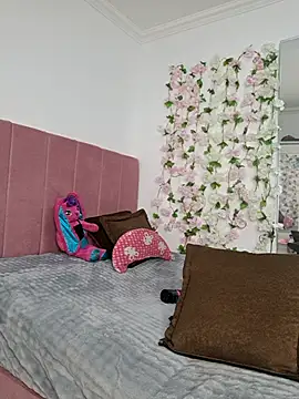 Mia_Lauryn webcam