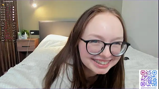 IvyHornyCoree webcam