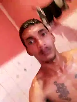 NaughtyGuy0071 webcam