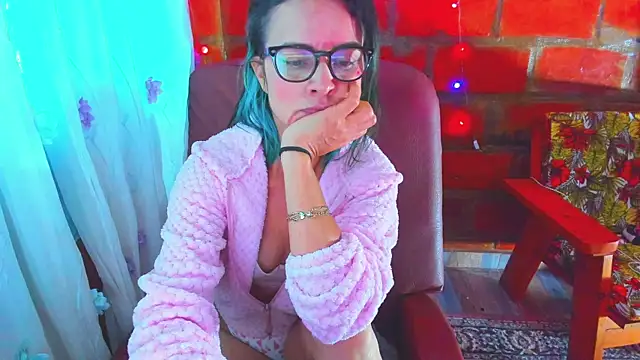 BrianaGarner webcam