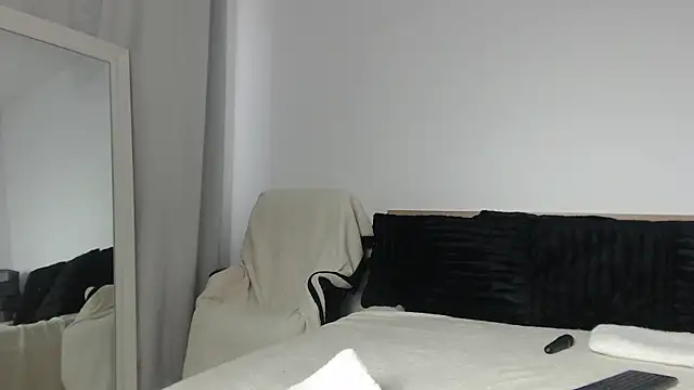 layla23a (F young) - Make my pussy squirt big