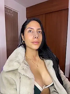 arianareynoldss (F young) - make me horny and play with me