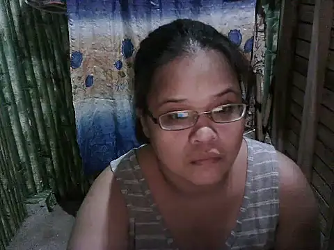 hotty_babe23 (F milf) - 25titts30ss50pussy100naked10standandpm