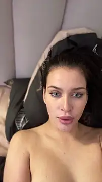 KikiWatson webcam