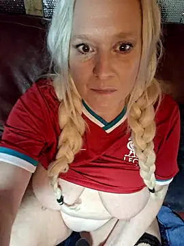 Bella_Squirts webcam