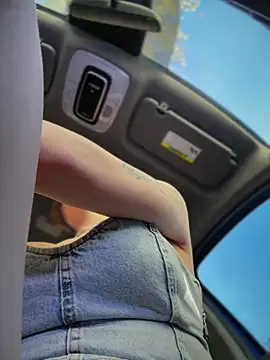 MilfNextDoor20 webcam