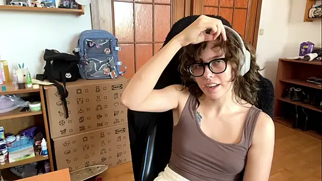 PillowPeachX webcam