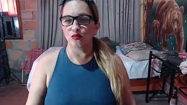 burbuja_y_caballero - BURBUJA_y_CABALLERO's free webcam - UK Sex Cams