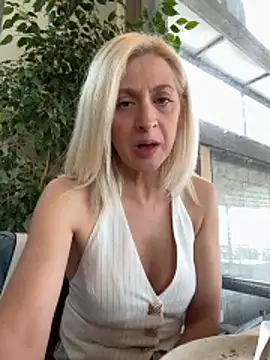 HOTLadyluna webcam